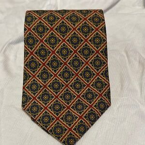 Elegant Floral Patterned Tie